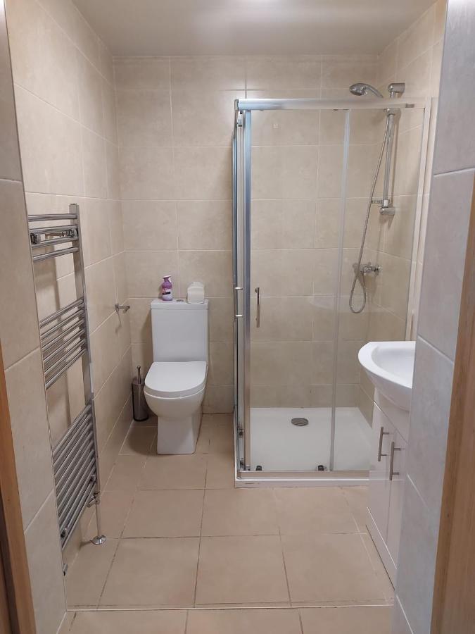 Red Door Townhouse Apartment Голуей Екстериор снимка